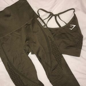 Gymshark Seamless bra & cropped leggings (olive)